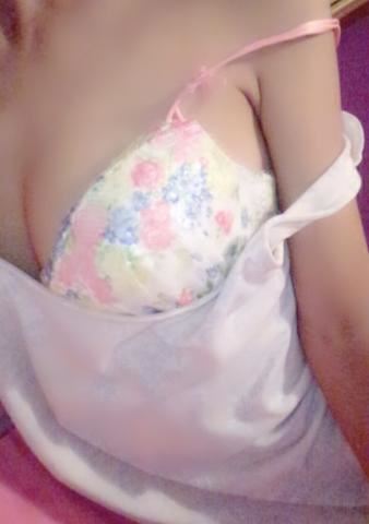 安城の人妻・熟女デリヘル「愛夫人 三河店」里穂(39)のおっぱい写真