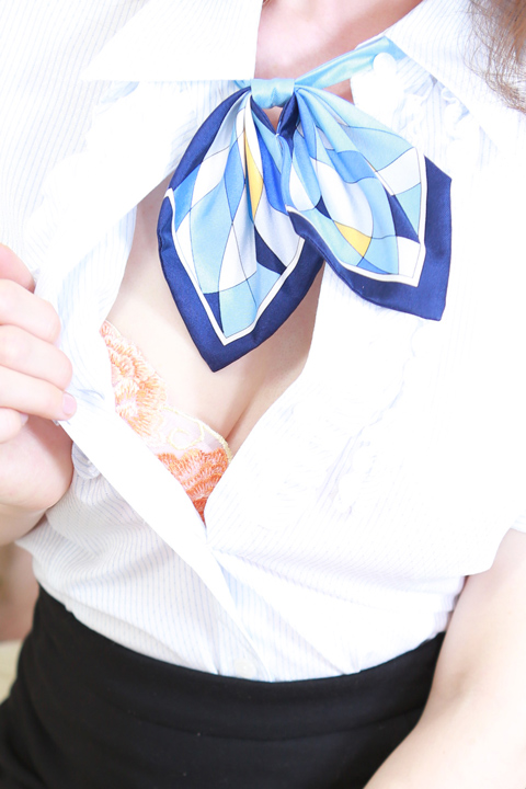 豊橋の回春・性感エステ「本格アロマエステ サロン ド ティアラ豊橋店」舞岡(37)のおっぱい写真