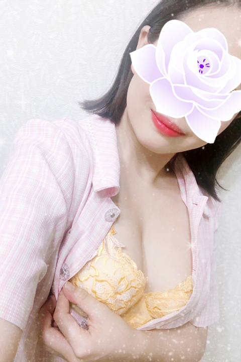 豊橋の回春・性感エステ「本格アロマエステ サロン ド ティアラ豊橋店」七瀬(26)のおっぱい写真