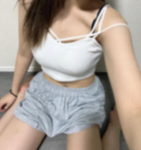 四日市のデリヘル「DIE-SEL」よる(20)のおっぱい写真