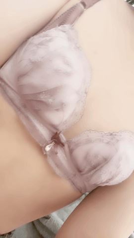 四日市のデリヘル「DIE-SEL おーるじゃんる」ふうら(20)のおっぱい写真