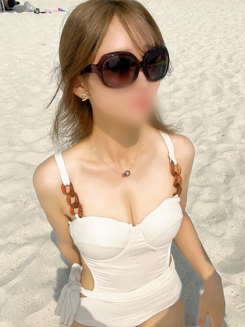四日市のデリヘル「DIE-SEL」あみ(19)のおっぱい写真