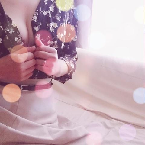 四日市のデリヘル「DIE-SEL おーるじゃんる」あさみ(47)のおっぱい写真