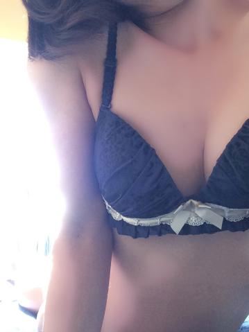 安城の人妻・熟女デリヘル「激安でり ポッキンコ 人妻店」あゆみ(29)のおっぱい写真