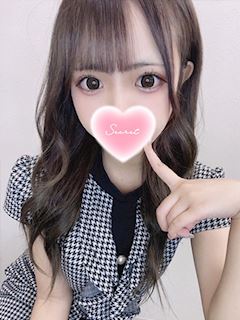 りりか【抜群の愛嬌とスタイル】