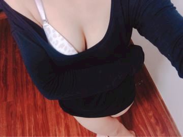 四日市の人妻・熟女デリヘル「Mrs DIESEL」りく(26)のおっぱい写真