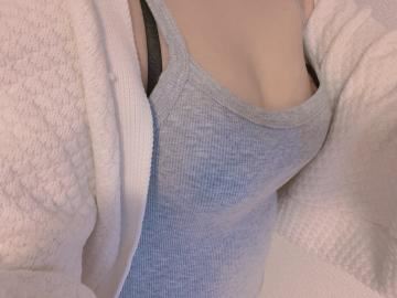 四日市の人妻・熟女デリヘル「Mrs DIESEL」るりあ(18)のおっぱい写真