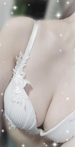 四日市の人妻・熟女デリヘル「Mrs DIESEL」いちか(20)のおっぱい写真