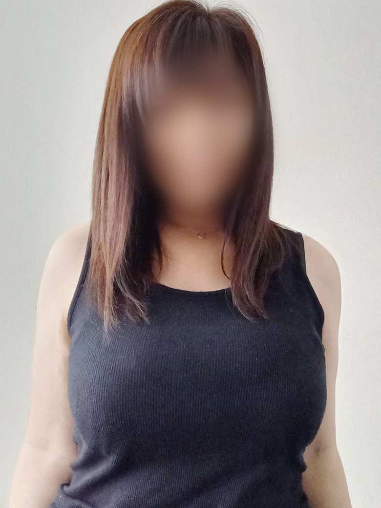 四日市の人妻・熟女デリヘル「Mrs DIESEL」みよ(49)のおっぱい写真