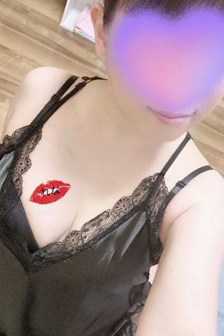 四日市の人妻・熟女デリヘル「Mrs DIESEL」れな(40)のおっぱい写真