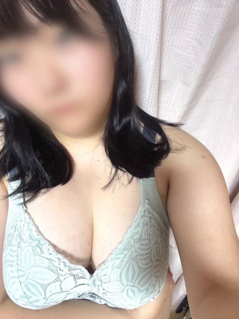 四日市のぽっちゃりデリヘル「三重四日市ちゃんこ」りお(19)のプロフィール写真
