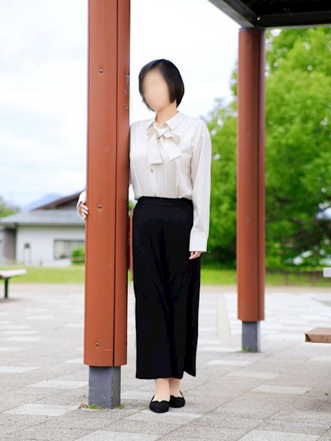 富士・沼津の人妻・熟女デリヘル「こあくまな熟女たち沼津店（KOAKUMAグループ）」荒井 瞳(40)のプロフィール写真