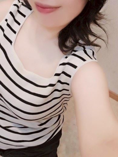 浜松のデリヘル「PREMIUM萌え可愛いチョコレート～全てのステージで感動の体験を～」はつみ☆未経験ピュア超清純若奥様(34)のプロフィール写真