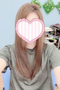 つきな