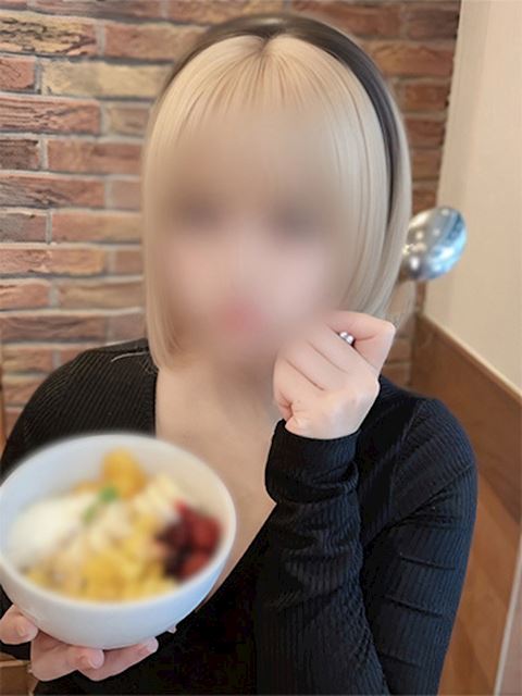 多治見市の人妻・熟女デリヘル「隣の奥様＆隣の熟女 多治見店」【奥】りな(22)のプロフィール写真