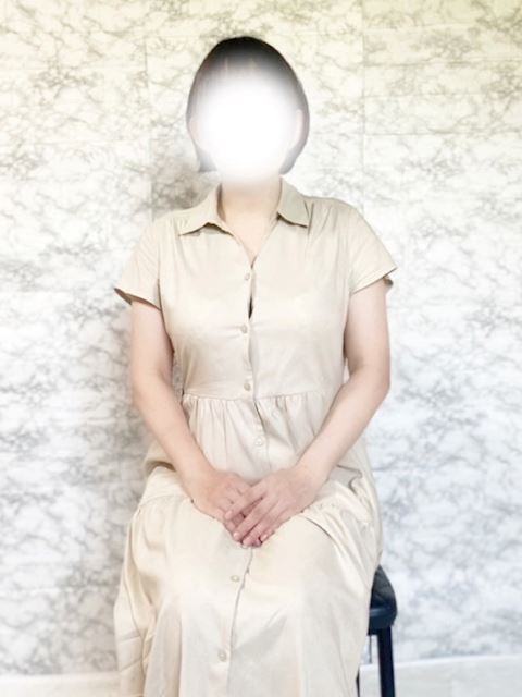 大垣市の人妻・熟女デリヘル「熟女の風俗アウトレット　大垣安八羽島店」ゆうみ(49)のプロフィール写真