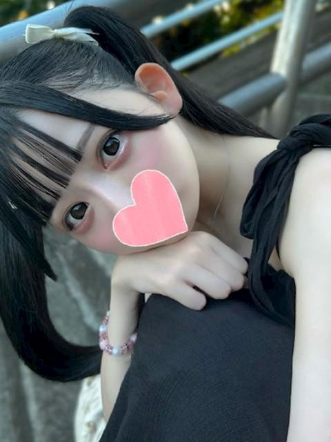 安城のデリヘル「流れでなんでも許しちゃう素人女子」みなみ(18)のプロフィール写真