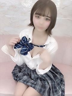 るあ　19歳小柄な純白彼女
