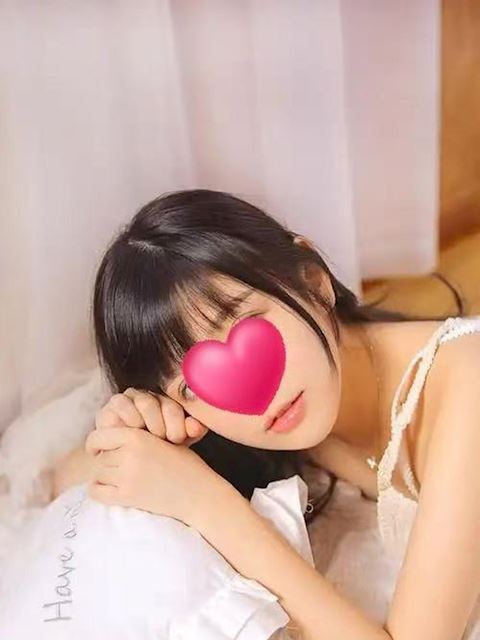 半田・武豊・常滑の人妻・熟女デリヘル「淫乱人妻のキス」ひより(20)のプロフィール写真